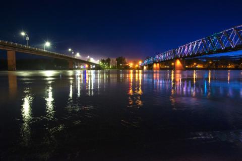 Night view of Moffat Bridge and Fraser River Footbridge lit up over Fraser River